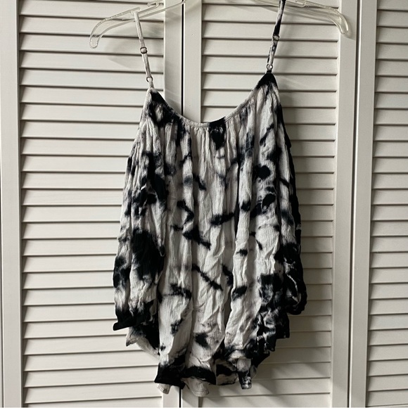 Open shoulder top - Picture 2 of 3